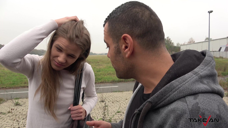 Take Van: Hubená Huzzy je závislá na sexu, i když se chová...