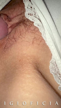 Charmosa virgem menina não vai perder a virgindade e deixa meio-irmãos foder sua calcinha