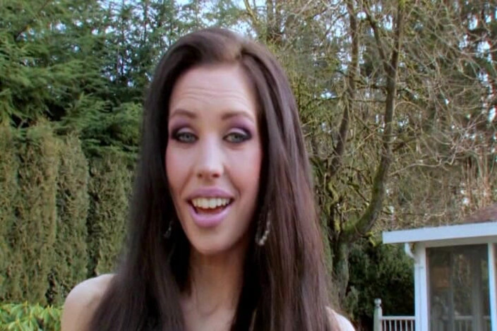 X DVD COLLECTORSCLUB RETRO: Rijpe brunette milf wordt hard geneukt op zijn hondjes