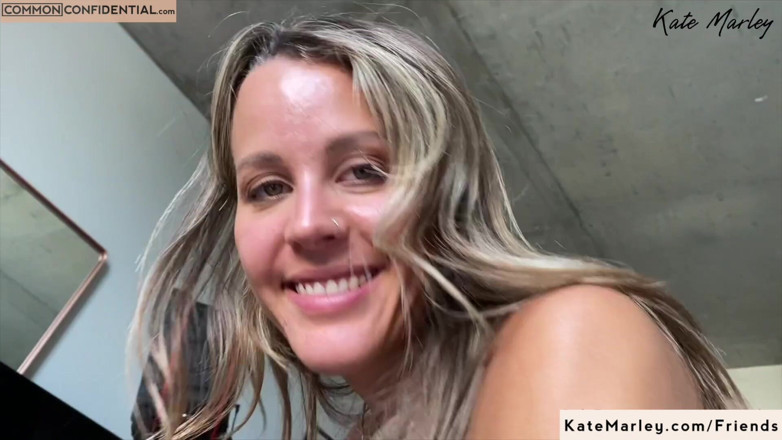 Kate Marley: Настоящая любовь - обратная киска крупным планом в позе обратной наездницы