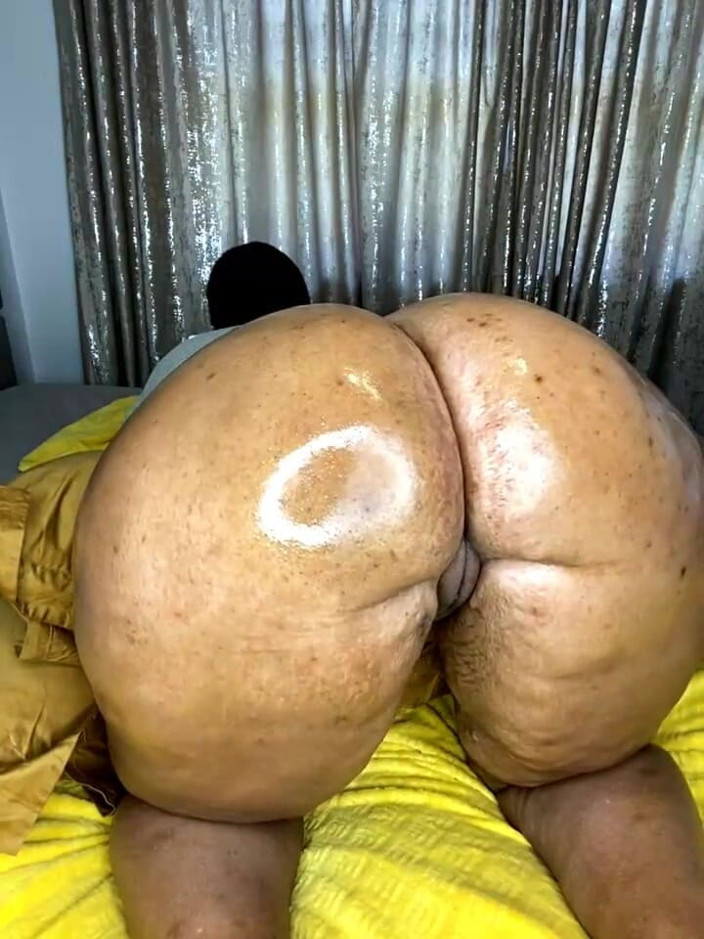Big black clapping booties: Jack off to Extremely Great, Episode 1029