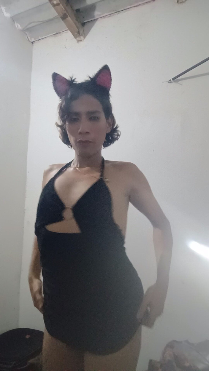 Femboy from Colombia: Você é uma garota com essa dança sexy fofa