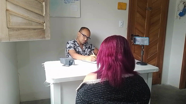 UtopianHumor507: Uma Entrevista Quente Com Seus Peitos Grandes E Bunda.