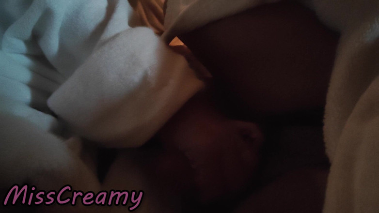 Miss Creamy: 자지 플래시! 스파 교사의 위험한 섹스는 마사지를 가짜로 만들고 사정하게 합니다!