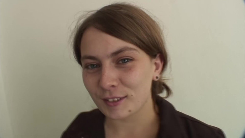 German amateur couples: Gata sexy da Alemanha agradando um pau em primeiro plano...
