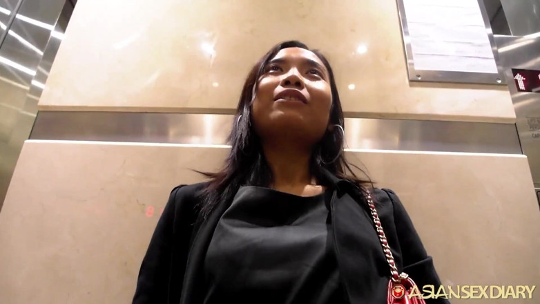 Sex Diary: Asiansexdiary - pinay met parmantige tieten gaat terug naar het hotel...