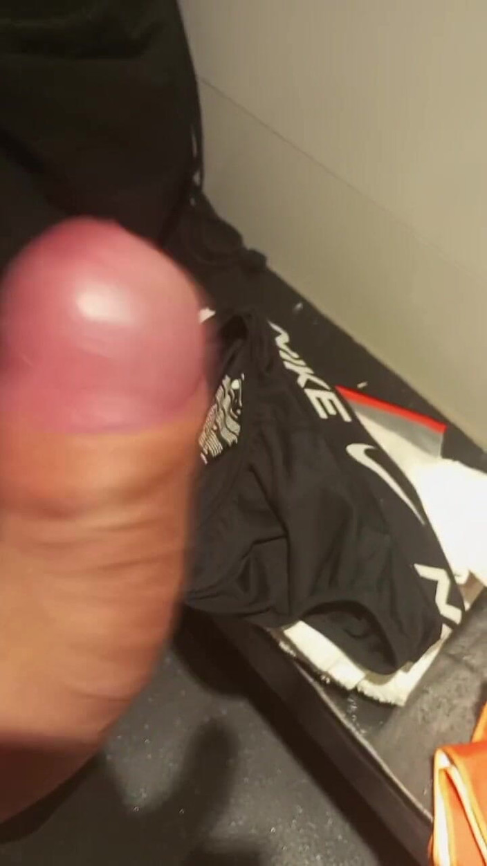 LEO BULGARI - Fucking my exes & Horny curious guys: 一个粉丝用精液买了我的内衣！