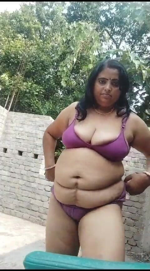 Santoshik25: I'm Desi Bengali Housewife - Come and Enjoy Me