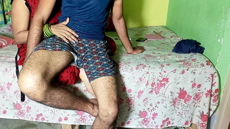 FireeCouple: ट्यूशन पढ़ने आए लड़के ने आंटी क साथ किचन में सेक्स