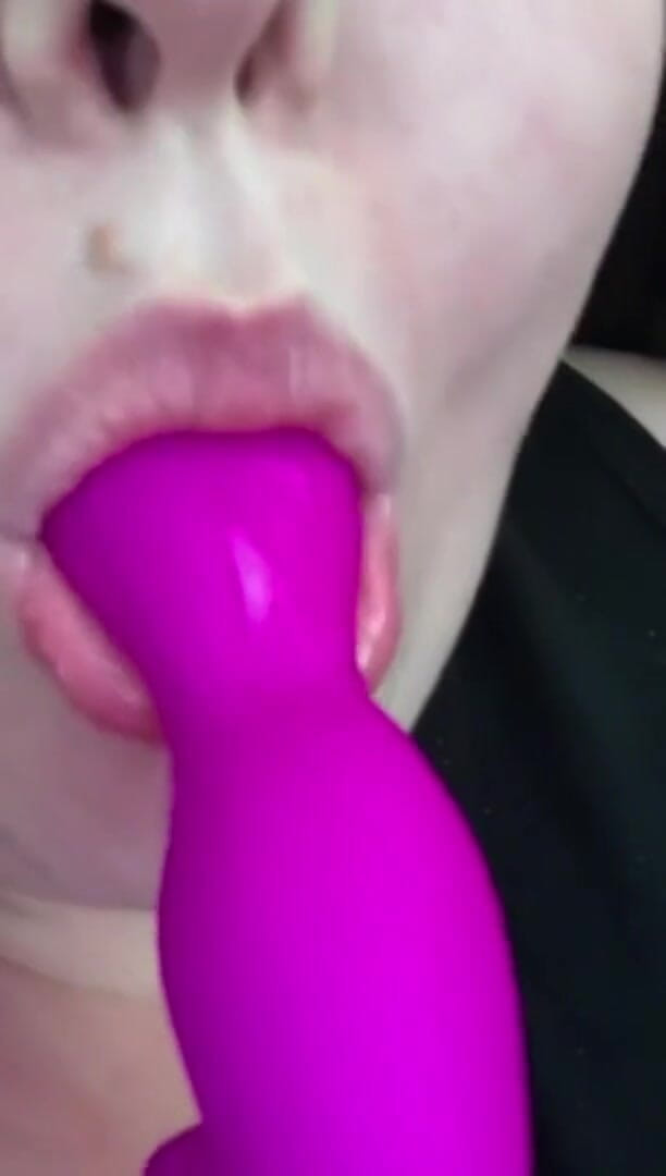 Real homemade BBW BBC porn: YoungEnglishBBW bú âm vật giả của tôi cọ xát âm vật