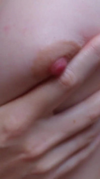 Natürlich, perfekte kleine titten und brustwarzen mit sahne