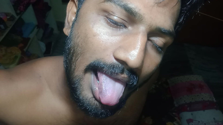 KUMBHA MANOJ KUMAR: Práce s svíčkou v noční show