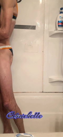 Crossdressers Cd Michelle wearing sexy lingerie: Crossdresser Cdmichell purtând costum de baie albastru cu două piese