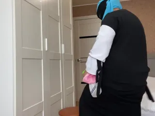 Lux Eva: Arab Wife in Hijab Found a Sex Toy While Cleaning...