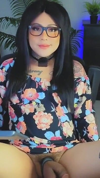 Giovane asiatica che registra in webcam