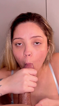 Marina y Studsebastian mamada con cum tragar