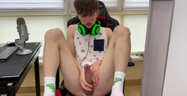 rushlightDante: Teenager hráč honí svého 9 palcovho ptáka