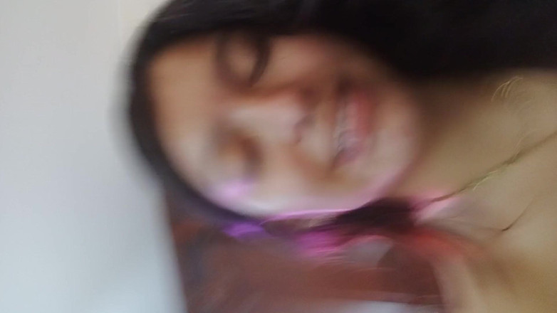 Prisila Devid: Garota sexy se masturba em seu quarto