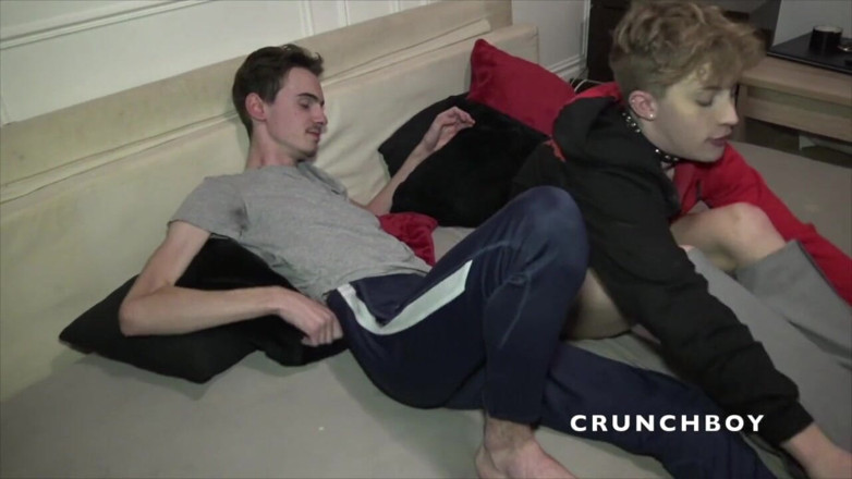 Gay fucked by surprise by straight friend: Andrea surová šuká se svým hetero kamarádem pro zábavný sex