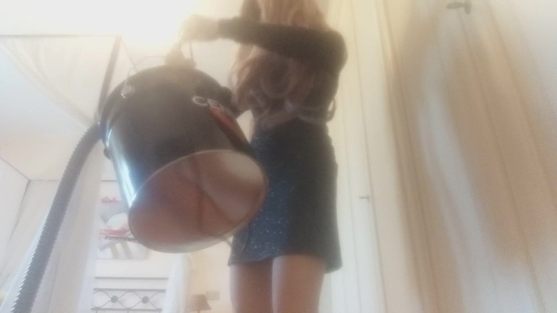 savannahamatoriale: 진공 청소기로 흥분하는 하녀