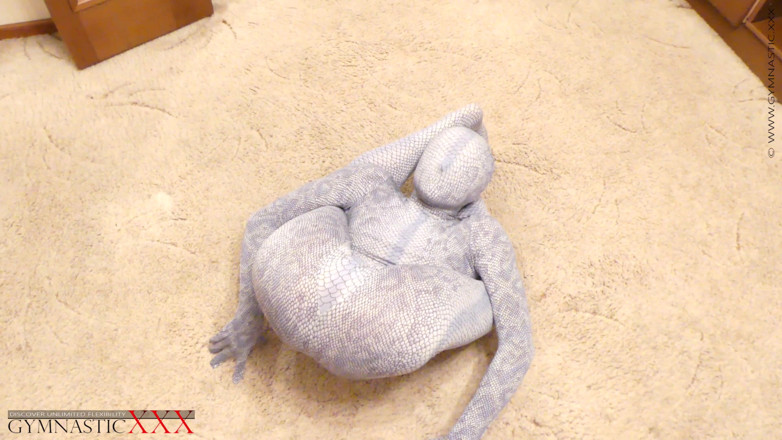 Gymnastic: Godaan fleksibel bertudung