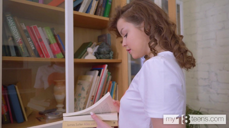 My 18 Teens: My18teens - bella julia morozzi si sditalina la figa pelosa