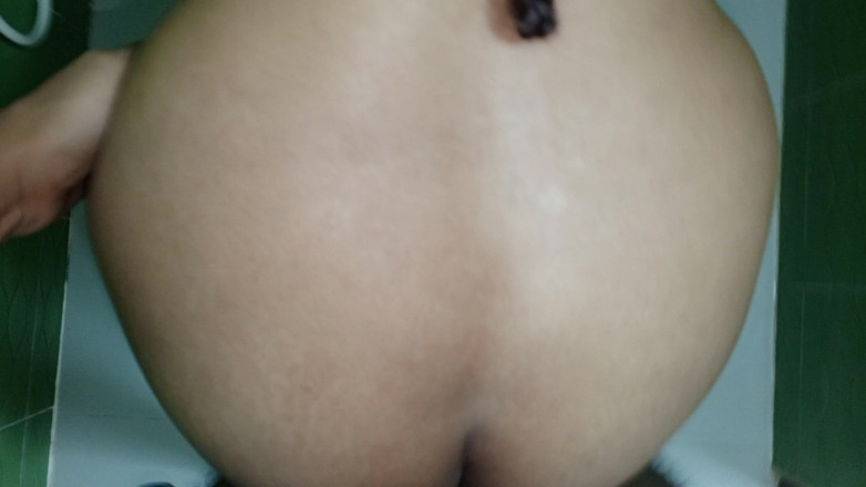 Nadiyabd: Evde kimse olmadığı için üvey annemi tuvalette siktim