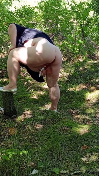 Stiefmutter im park masturbiert ihre muschi zu einem mächtigen squirt