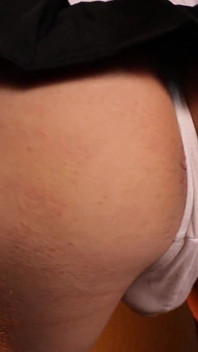 Słodki Femboy cummed off jego czarne pończochy przed tobą