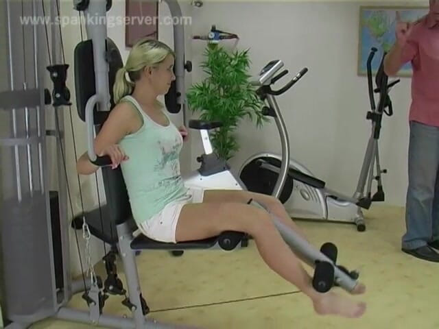 Spanking Server: Cabiria whipping on legs 1108