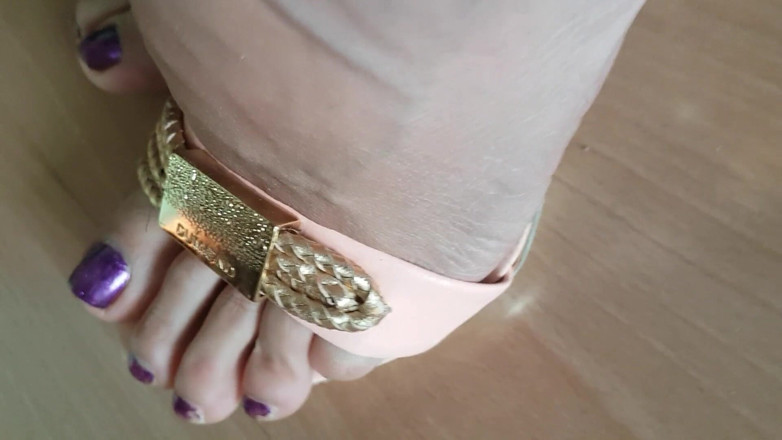 Kinky Dirty Blondy: Chơi tôn sùng bàn chân!
