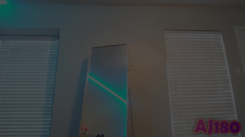 AJ180: Aj180: Barbie negra mostrando ladrillo en bebé tiene bulto