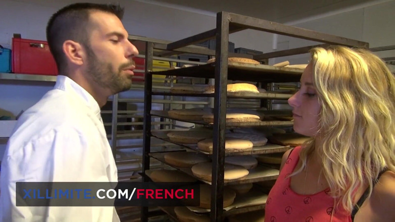French girls at work: Baker sexy vrea să facă sex cu clientul ei