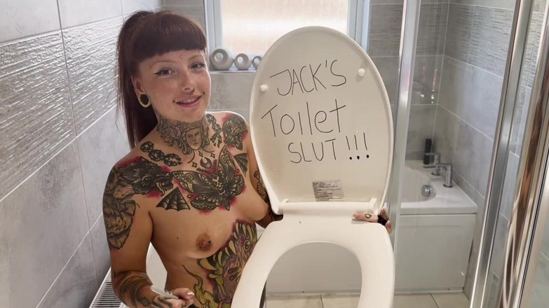 Yourfavecumslut: Piss Hungry Slut Deepthroat and Mess