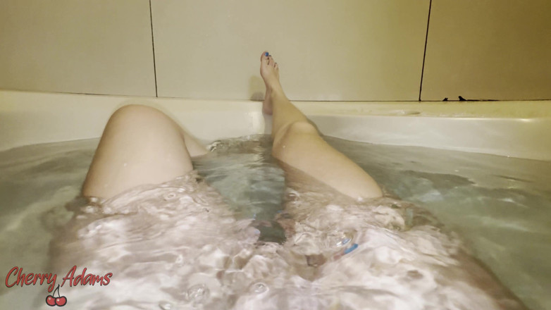 Cherry Adams: Fingering My Pussy and Exhibiting My Feet at the Bathtub