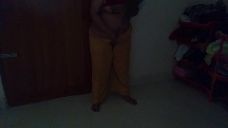 Aria Mia: Můj nevlastní syn mi dal anální šukání, když jsem v noci...