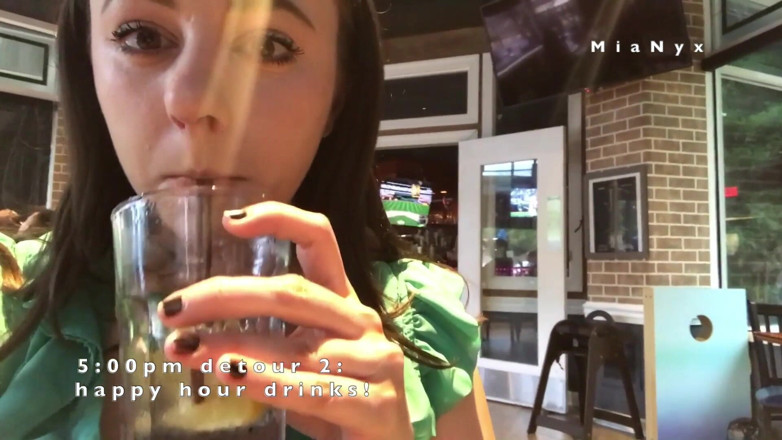 MiaNyx: Pis vlog un día completo travieso de orinar