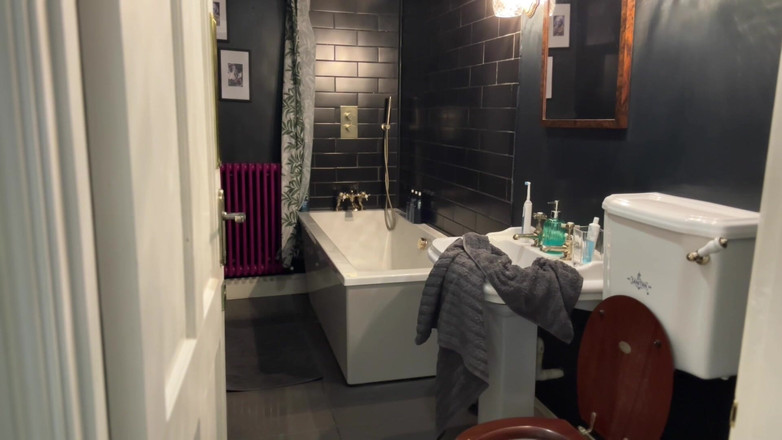 Miss Valentina: Orgasmo con l'asciugamano