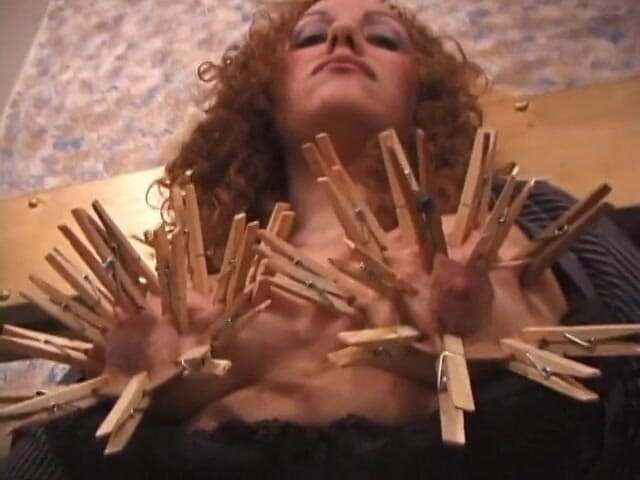Vintage Fetish: Chupando ropa en las tetas