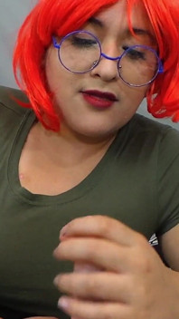 Judith आपका रसदार लंड चूसती है