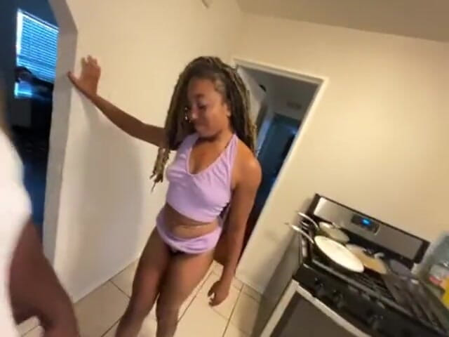 Fijii pornbox: Petite Ebony Fijii Pornbox i Heels Twerking