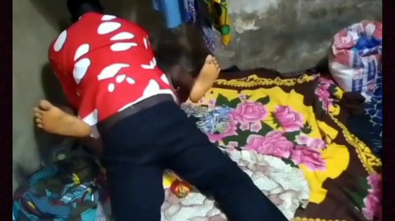 Pornsexlive: 내 침대에서 이미 나를 기다리고 있던 시어머나를 따먹어