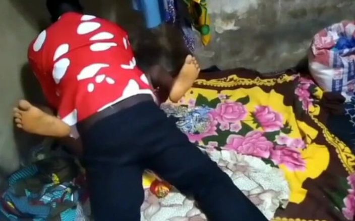 Pornsexlive: Beni yatağımda bekleyen kayınvalidemi sikiyorum