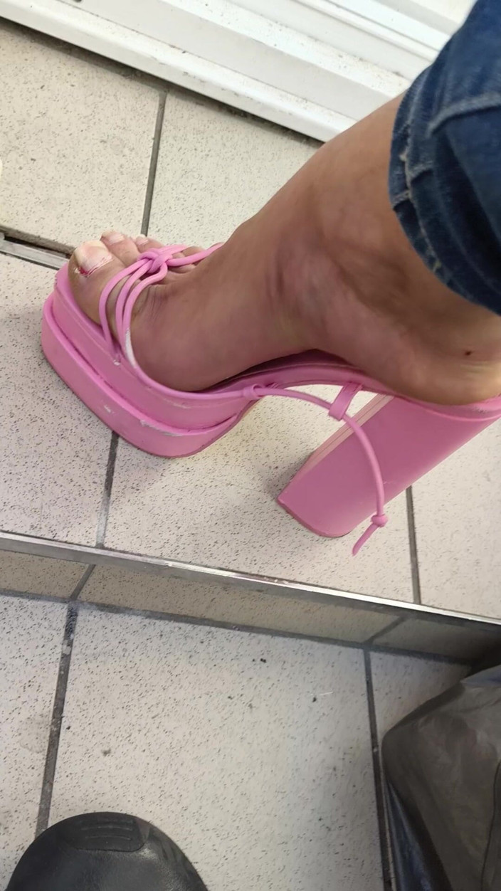Mutsakin: High Heels