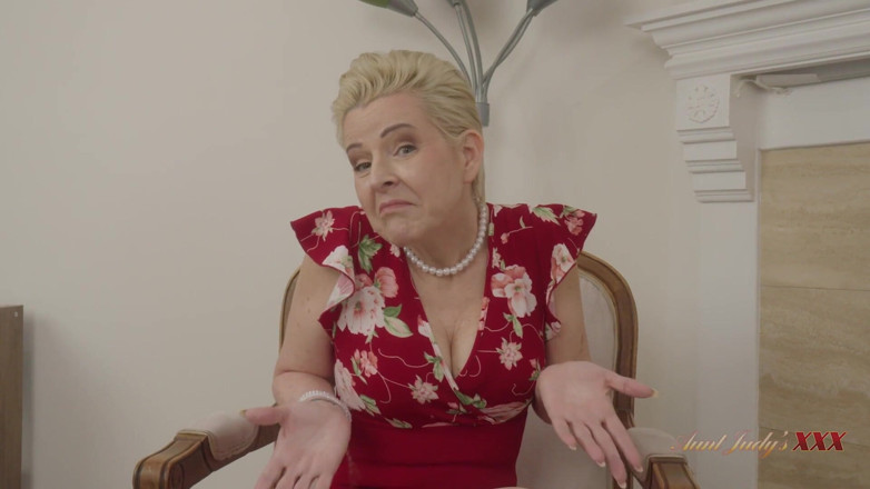 Aunt Judy's XXX: MătușăJudysXXX - Mama ta vitregă excitată Bobbi Shay vrea să joace înainte...