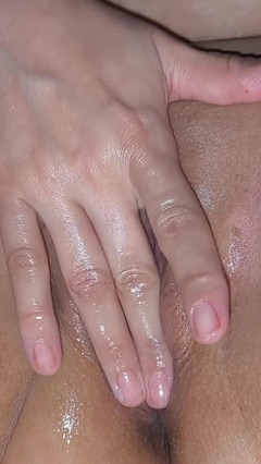 Moroccancouple: अरब लड़की हस्तमैथुन करते हुए चूत में ऊँगली करती है