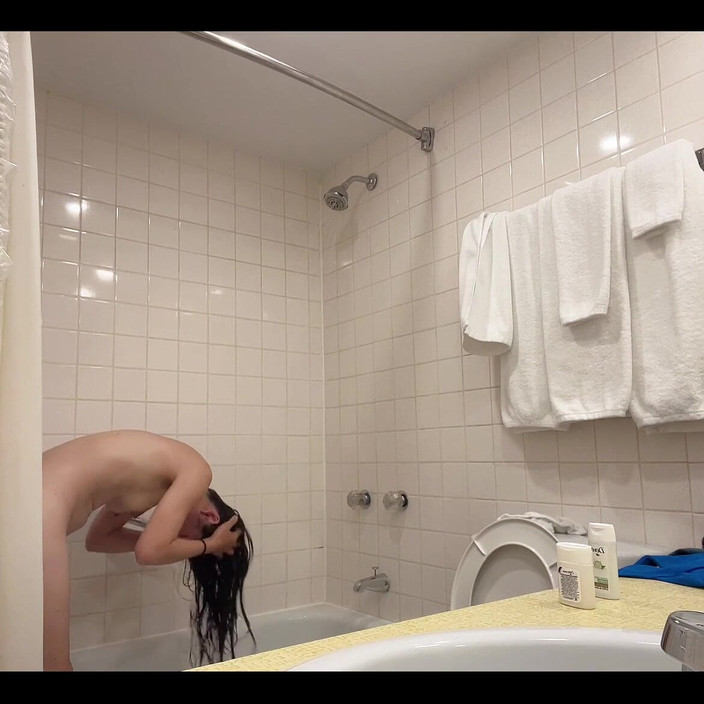 sweethanajapanese: バスルームで裸のセクシーな女の子