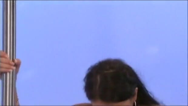 Anal Invasion: Brunette tak malu disetubuhi pantatnya setelah tarian seksi