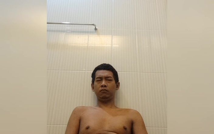 Steven slave: Asiatiska piss