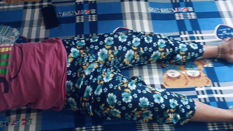 Neelu Singh 143: 고독한 이복녀의 핫한